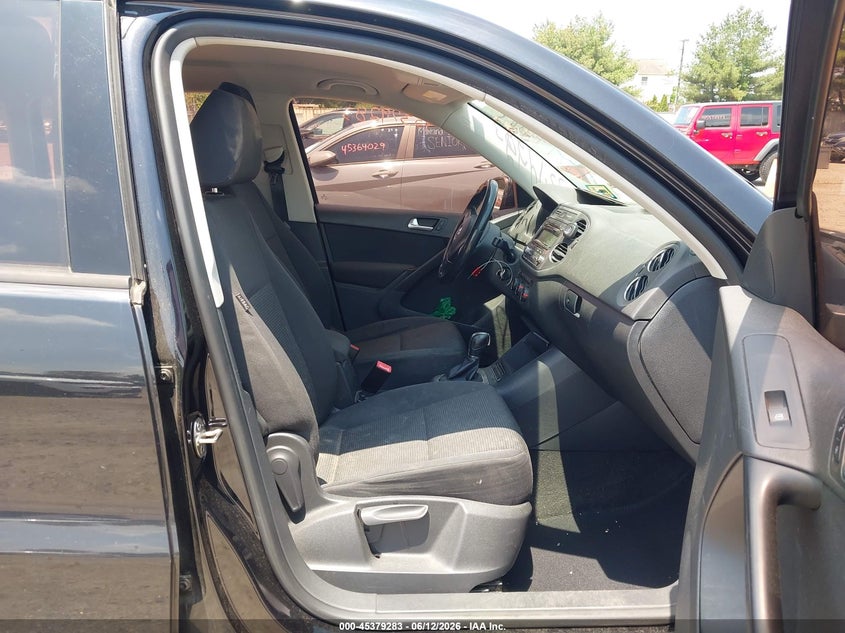 2013 Volkswagen Tiguan VIN WVGAV7AX6DW539005 IAAI salvage auction — REAR END, Salvage Title, sold $400 on 2026-08-18 (photo 5)