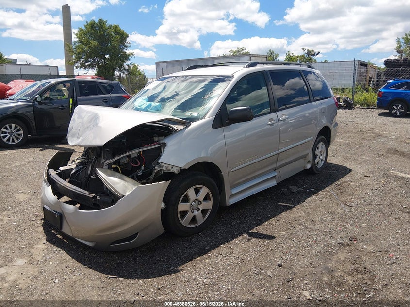 2007 Toyota Sienna VIN 5TDZK23C57S005673 IAAI salvage auction — FRONT END, Salvage (Pennsylvania), sold $400 on 2026-07-10 (photo 2)