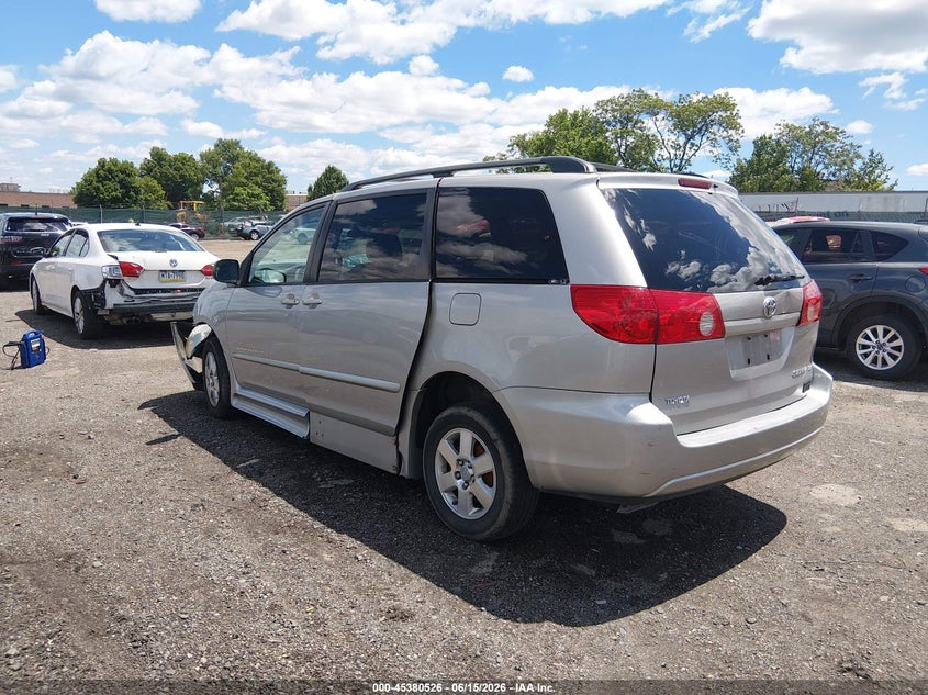 2007 Toyota Sienna VIN 5TDZK23C57S005673 IAAI salvage auction — FRONT END, Salvage (Pennsylvania), sold $400 on 2026-07-10 (photo 3)