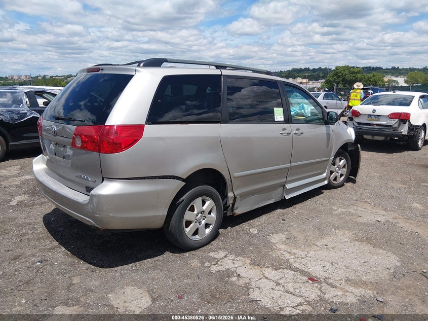 2007 Toyota Sienna VIN 5TDZK23C57S005673 IAAI salvage auction — FRONT END, Salvage (Pennsylvania), sold $400 on 2026-07-10 (photo 4)