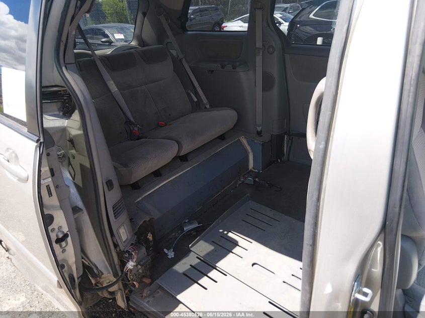 2007 Toyota Sienna VIN 5TDZK23C57S005673 IAAI salvage auction — FRONT END, Salvage (Pennsylvania), sold $400 on 2026-07-10 (photo 8)