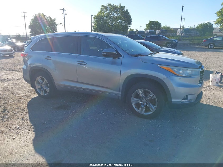 2015 Toyota Highlander VIN 5TDDKRFH3FS192419 IAAI salvage auction — REAR END, Salvage Title, sold $7,600 on 2026-07-17 (photo 1)