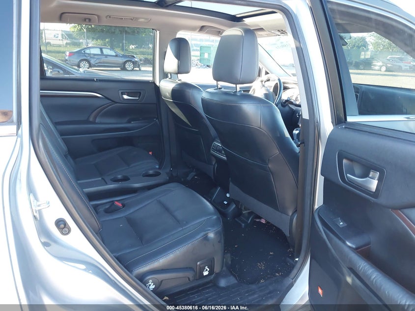 2015 Toyota Highlander VIN 5TDDKRFH3FS192419 IAAI salvage auction — REAR END, Salvage Title, sold $7,600 on 2026-07-17 (photo 8)