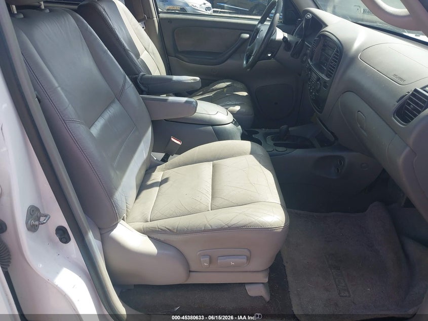 2001 Toyota Sequoia VIN 5TDBT44A91S047200 IAAI salvage auction — NORMAL WEAR, Clear (Massachusetts), sold $675 on 2026-07-10 (photo 5)