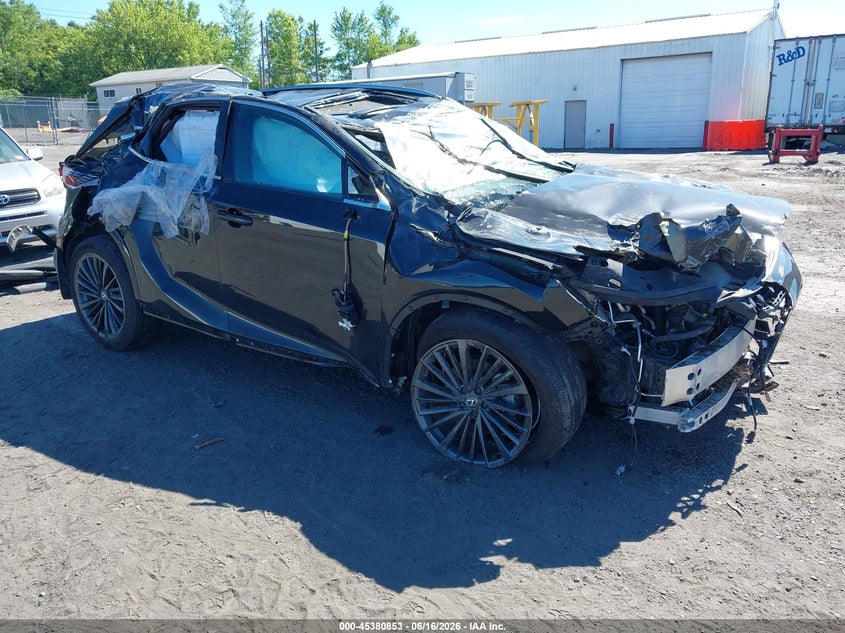 2024 Lexus Rx VIN 2T2BBMCA1RC058261 IAAI salvage auction — ROLLOVER, Salvage Title, sold $3,900 on 2026-07-25 (photo 1)