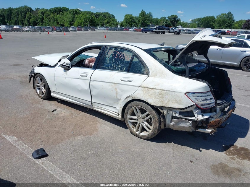 2013 Mercedes-benz C-klasse VIN WDDGF4HB9DA801364 IAAI salvage auction — ROLLOVER, Salvage (Indiana), sold $425 on 2026-07-17 (photo 3)