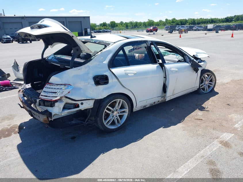 2013 Mercedes-benz C-klasse VIN WDDGF4HB9DA801364 IAAI salvage auction — ROLLOVER, Salvage (Indiana), sold $425 on 2026-07-17 (photo 4)