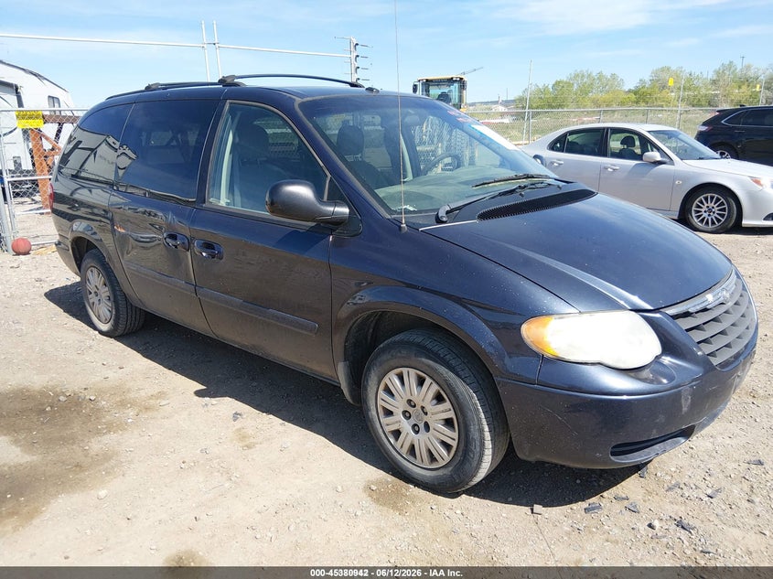 2007 Chrysler Town & country VIN 2A8GP44R17R122529 IAAI salvage auction — RIGHT SIDE, Salvage (Idaho), sold $75 on 2026-07-22 (photo 1)