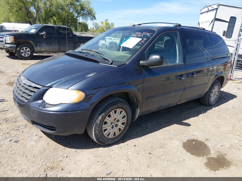 2007 Chrysler Town & country VIN 2A8GP44R17R122529 IAAI salvage auction — RIGHT SIDE, Salvage (Idaho), sold $75 on 2026-07-22 (photo 2)