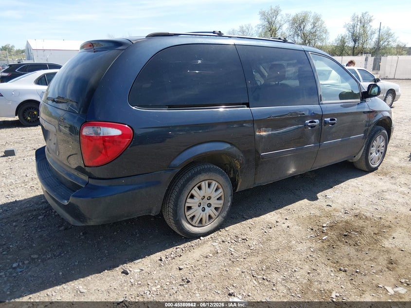 2007 Chrysler Town & country VIN 2A8GP44R17R122529 IAAI salvage auction — RIGHT SIDE, Salvage (Idaho), sold $75 on 2026-07-22 (photo 4)