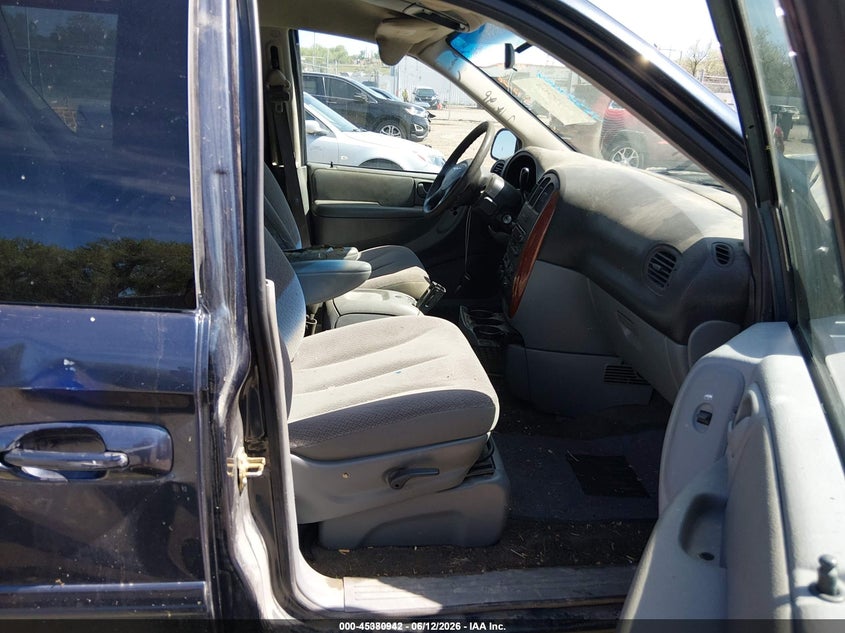 2007 Chrysler Town & country VIN 2A8GP44R17R122529 IAAI salvage auction — RIGHT SIDE, Salvage (Idaho), sold $75 on 2026-07-22 (photo 5)