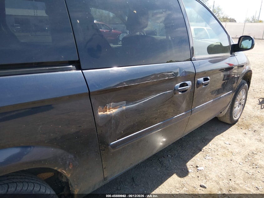 2007 Chrysler Town & country VIN 2A8GP44R17R122529 IAAI salvage auction — RIGHT SIDE, Salvage (Idaho), sold $75 on 2026-07-22 (photo 6)