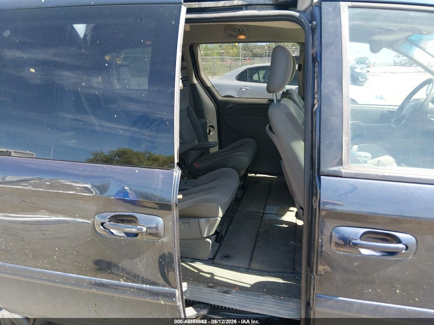 2007 Chrysler Town & country VIN 2A8GP44R17R122529 IAAI salvage auction — RIGHT SIDE, Salvage (Idaho), sold $75 on 2026-07-22 (photo 8)