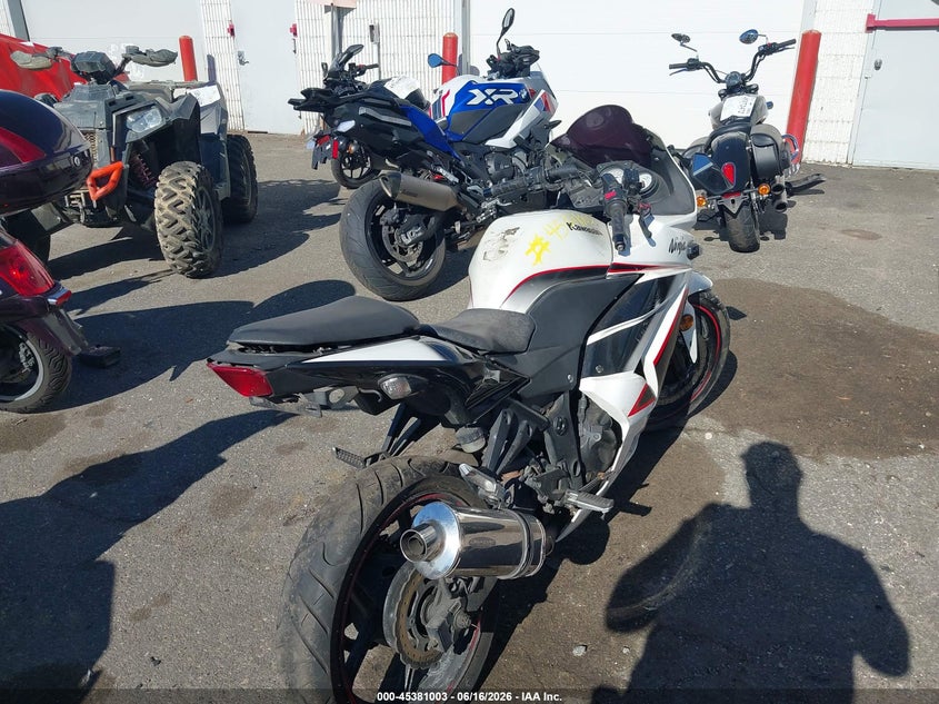 2011 Kawasaki Ninja VIN JKAEXMJ16BDA84401 IAAI salvage auction — SIDE, Mv-907A (New York), sold $50 on 2026-07-08 (photo 4)