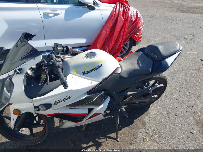 2011 Kawasaki Ninja VIN JKAEXMJ16BDA84401 IAAI salvage auction — SIDE, Mv-907A (New York), sold $50 on 2026-07-08 (photo 9)