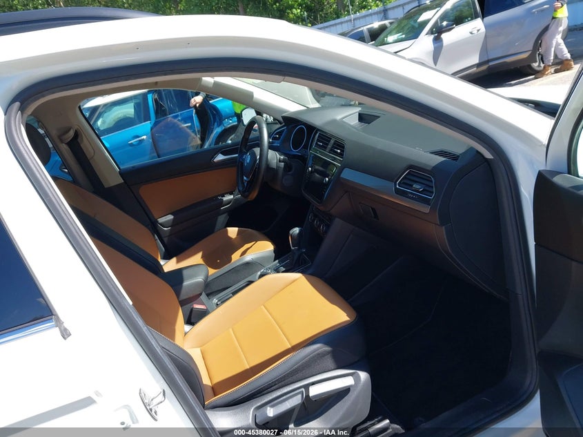 2018 Volkswagen Tiguan VIN 3VV2B7AXXJM173502 IAAI salvage auction — LEFT SIDE, Clear (Michigan), sold $5,250 on 2026-08-03 (photo 5)