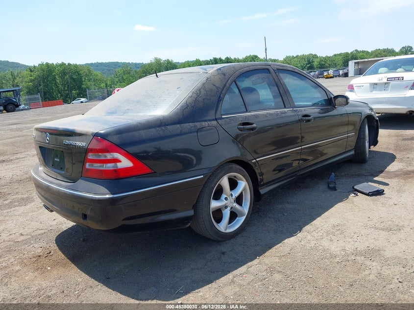 2005 Mercedes-benz C-klasse VIN WDBRF40J15A654298 IAAI salvage auction — NORMAL WEAR, Clear (Florida), sold $650 on 2026-07-23 (photo 4)