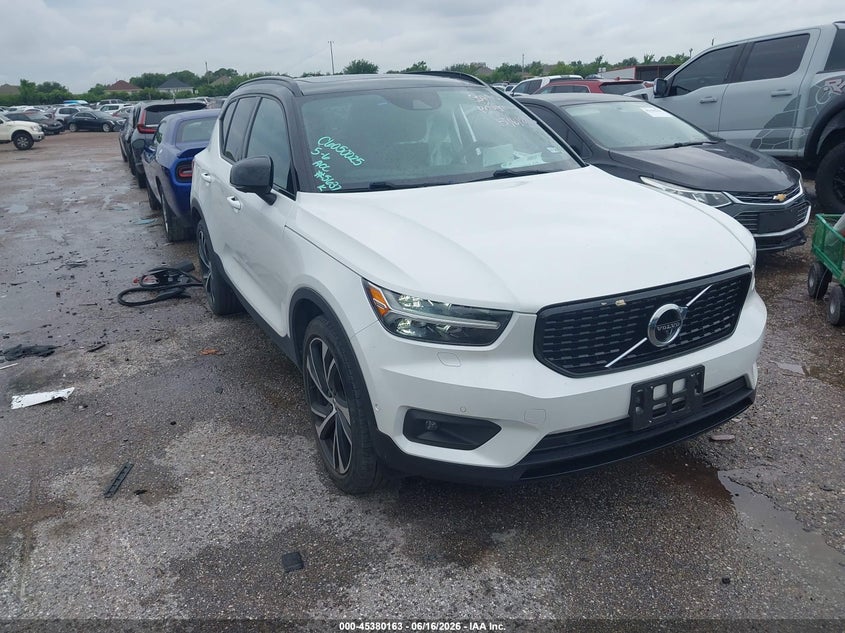 2022 Volvo Xc40 VIN YV4162UM4N2725637 IAAI salvage auction — LEFT SIDE, Original (Texas), sold $8,200 on 2026-07-29 (photo 1)