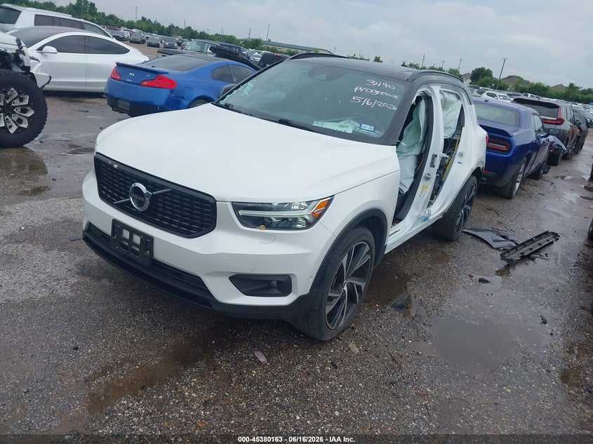 2022 Volvo Xc40 VIN YV4162UM4N2725637 IAAI salvage auction — LEFT SIDE, Original (Texas), sold $8,200 on 2026-07-29 (photo 2)