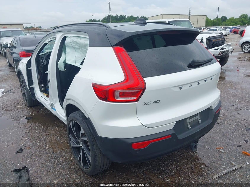 2022 Volvo Xc40 VIN YV4162UM4N2725637 IAAI salvage auction — LEFT SIDE, Original (Texas), sold $8,200 on 2026-07-29 (photo 3)