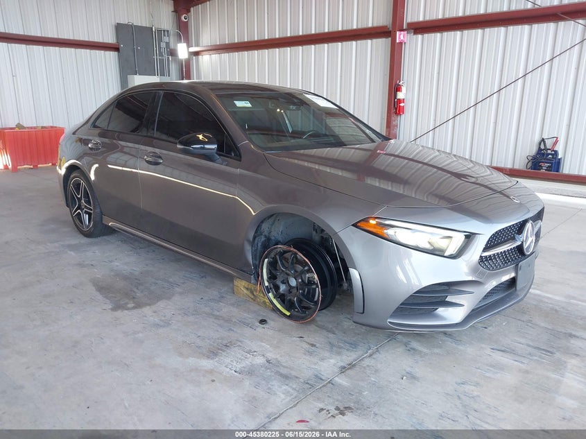 2019 Mercedes-benz A-klasse VIN WDD3G4EBXKW001222 IAAI salvage auction — RIGHT FRONT, Salvage Title, sold $8,300 on 2026-07-21 (photo 1)