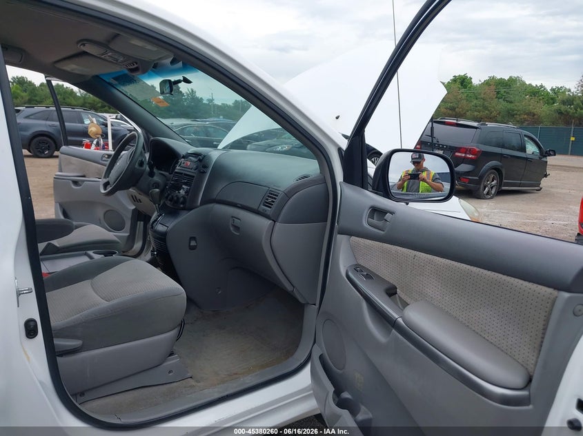 2010 Toyota Sienna VIN 5TDKK4CC2AS340863 IAAI salvage auction — RIGHT SIDE, Clear (Indiana), sold $650 on 2026-07-14 (photo 5)