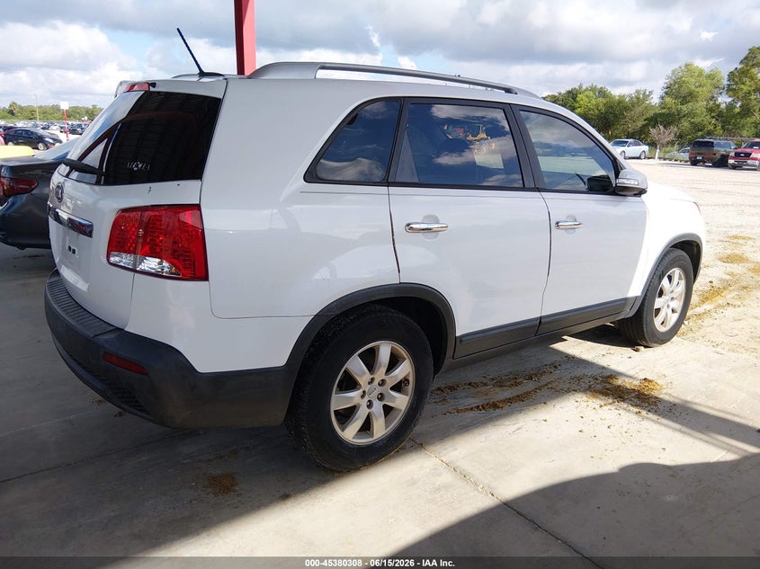 2013 Kia Sorento VIN 5XYKT3A69DG377821 IAAI salvage auction — NORMAL WEAR, Clear (Florida), sold $950 on 2026-07-14 (photo 4)