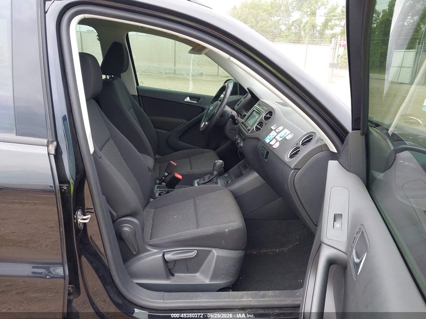 2017 Volkswagen Tiguan VIN WVGBV7AX3HK052782 IAAI salvage auction — SIDE, Salvage (Ohio), sold $2,100 on 2026-07-30 (photo 5)