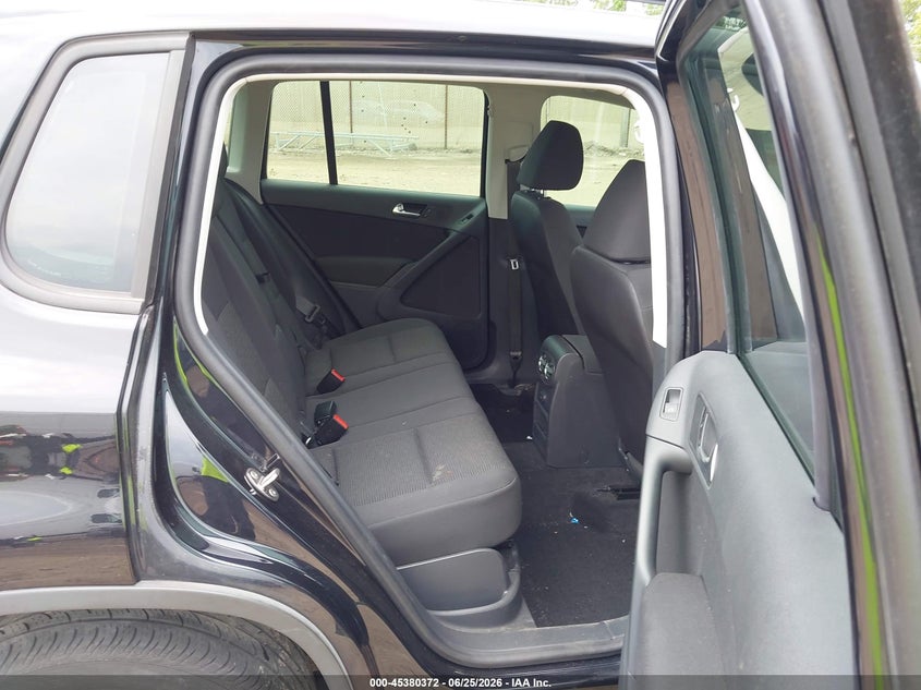 2017 Volkswagen Tiguan VIN WVGBV7AX3HK052782 IAAI salvage auction — SIDE, Salvage (Ohio), sold $2,100 on 2026-07-30 (photo 8)