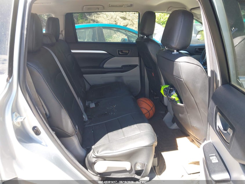 2017 Toyota Highlander VIN 5TDBZRFH8HS391150 IAAI salvage auction — FRONT END, Salvage (Massachusetts), sold $7,150 on 2026-07-21 (photo 8)