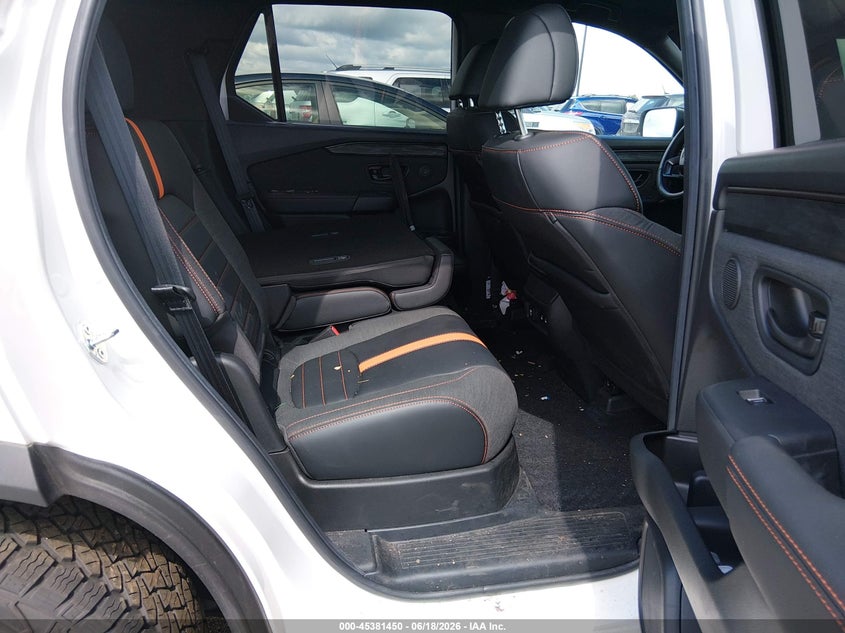2026 Honda Passport VIN 5FNYF9H5XTB014032 IAAI salvage auction — LEFT SIDE, Salvage (Minnesota), sold $11,100 on 2026-07-29 (photo 8)
