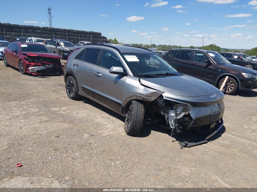 2023 Kia Niro VIN KNDCR3L19P5053639 IAAI salvage auction — LEFT FRONT, Salvage Title, sold $2,550 on 2026-07-24 (photo 1)