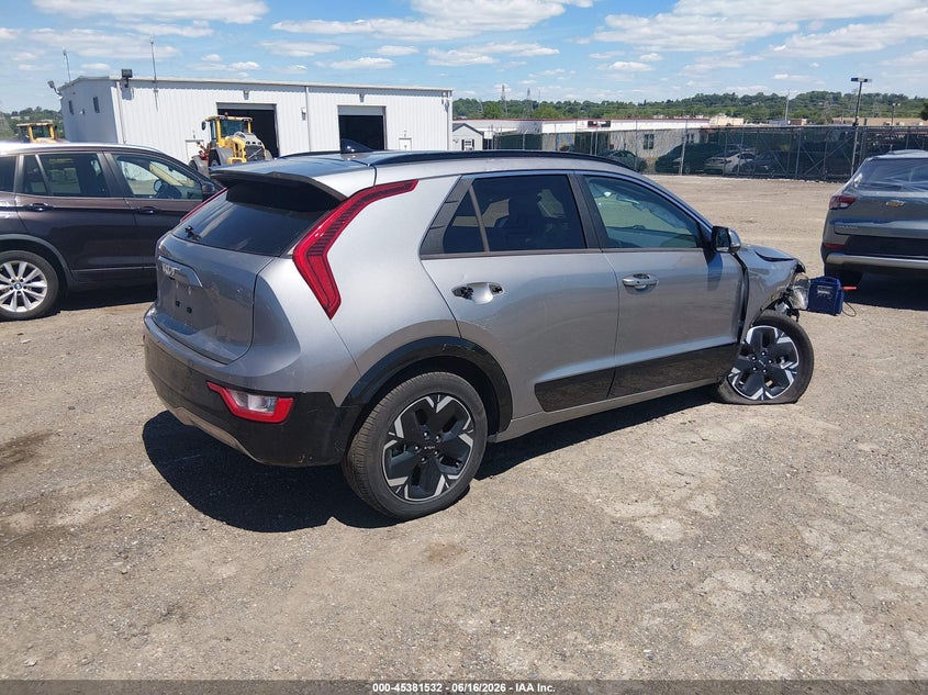 2023 Kia Niro VIN KNDCR3L19P5053639 IAAI salvage auction — LEFT FRONT, Salvage Title, sold $2,550 on 2026-07-24 (photo 4)