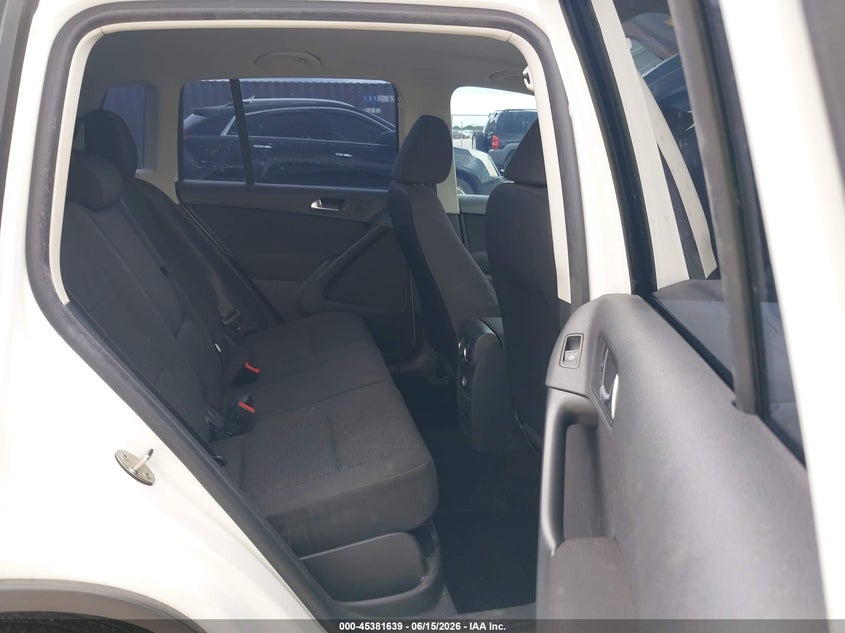 2015 Volkswagen Tiguan VIN WVGBV7AX4FW585617 IAAI salvage auction — NORMAL WEAR, Clear (Texas), sold $1,800 on 2026-07-16 (photo 8)