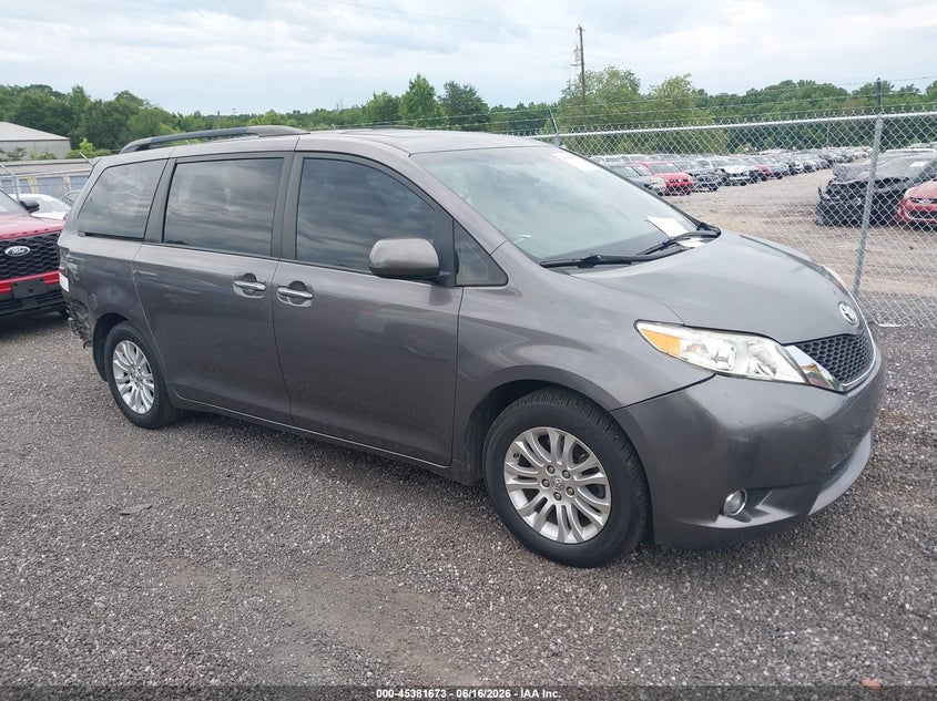 2017 Toyota Sienna VIN 5TDYZ3DC2HS865639 IAAI salvage auction — REAR END, Salvage (South Carolina), sold $7,800 on 2026-07-07 (photo 1)