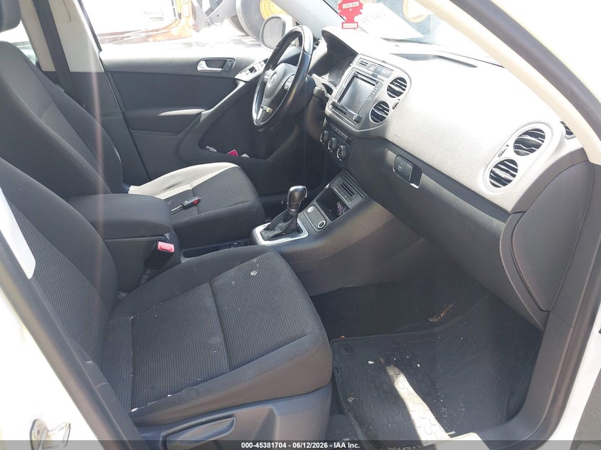 2017 Volkswagen Tiguan VIN WVGAV7AX8HK050604 IAAI salvage auction — FRONT END, Clear (Florida), sold $325 on 2026-07-15 (photo 5)