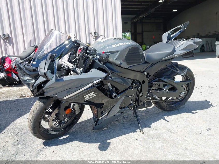 2025 Suzuki Gsx-r VIN JS1GN7FA1S7100671 IAAI salvage auction — FRONT & REAR, Mv-907A (New York), sold $4,500 on 2026-07-08 (photo 2)