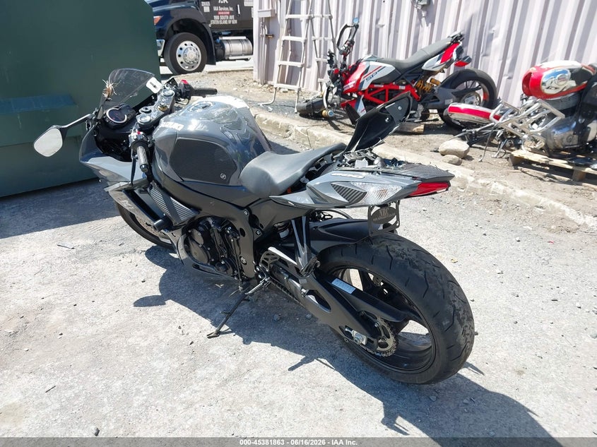 2025 Suzuki Gsx-r VIN JS1GN7FA1S7100671 IAAI salvage auction — FRONT & REAR, Mv-907A (New York), sold $4,500 on 2026-07-08 (photo 3)