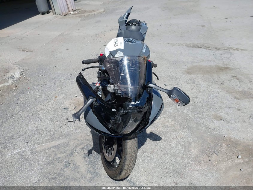2025 Suzuki Gsx-r VIN JS1GN7FA1S7100671 IAAI salvage auction — FRONT & REAR, Mv-907A (New York), sold $4,500 on 2026-07-08 (photo 5)
