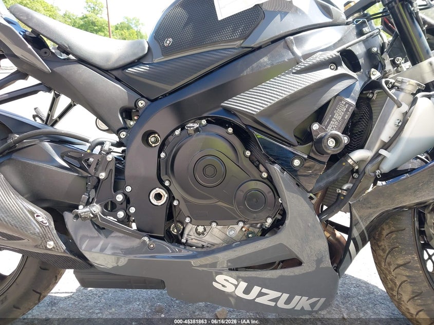 2025 Suzuki Gsx-r VIN JS1GN7FA1S7100671 IAAI salvage auction — FRONT & REAR, Mv-907A (New York), sold $4,500 on 2026-07-08 (photo 8)