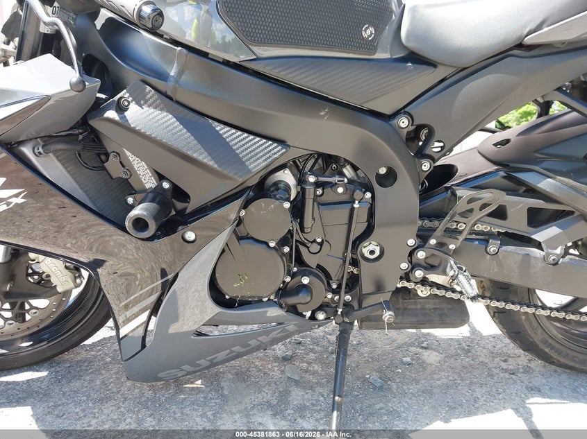 2025 Suzuki Gsx-r VIN JS1GN7FA1S7100671 IAAI salvage auction — FRONT & REAR, Mv-907A (New York), sold $4,500 on 2026-07-08 (photo 9)