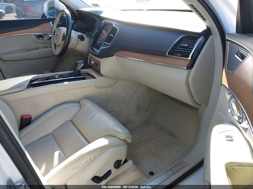 2016 Volvo Xc90 VIN YV4A22PLXG1020736 IAAI salvage auction — FRONT END, Salvage Title, sold $1,250 on 2026-08-19 (photo 5)