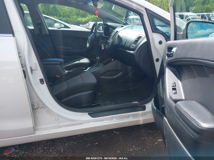2015 Kia Forte VIN KNAFX4A85F5303995 IAAI salvage auction — REAR END, Salvage (Massachusetts), sold $400 on 2026-07-17 (photo 5)