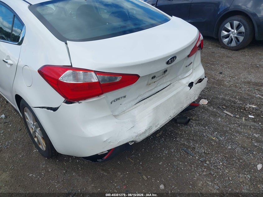 2015 Kia Forte VIN KNAFX4A85F5303995 IAAI salvage auction — REAR END, Salvage (Massachusetts), sold $400 on 2026-07-17 (photo 6)