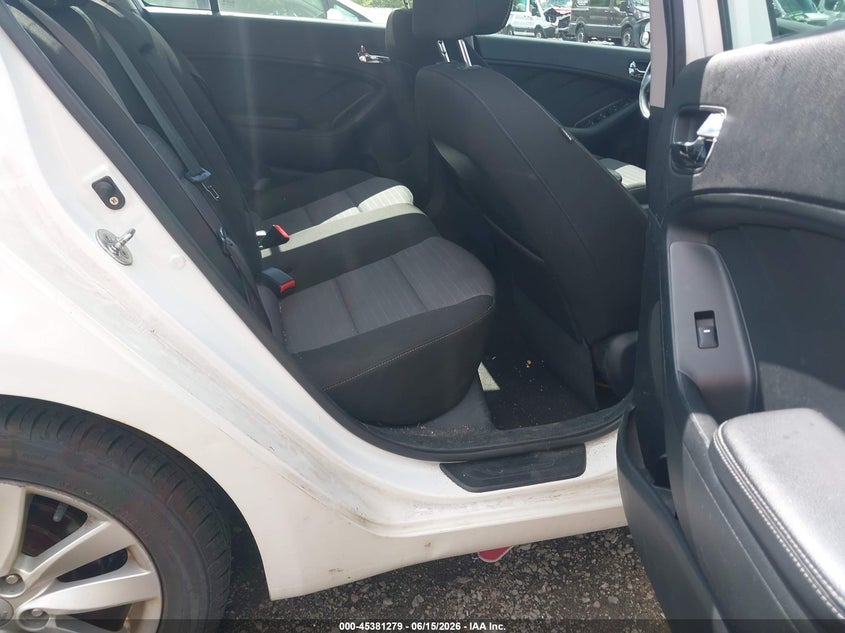 2015 Kia Forte VIN KNAFX4A85F5303995 IAAI salvage auction — REAR END, Salvage (Massachusetts), sold $400 on 2026-07-17 (photo 8)