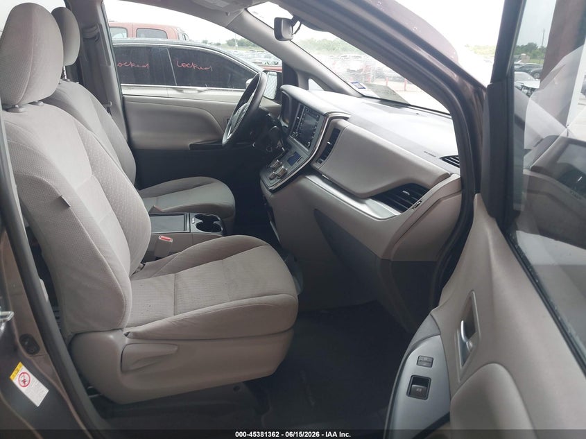 2018 Toyota Sienna VIN 5TDKZ3DC3JS901897 IAAI salvage auction — WATER/FLOOD, Salvage Title, sold $5,100 on 2026-07-24 (photo 5)