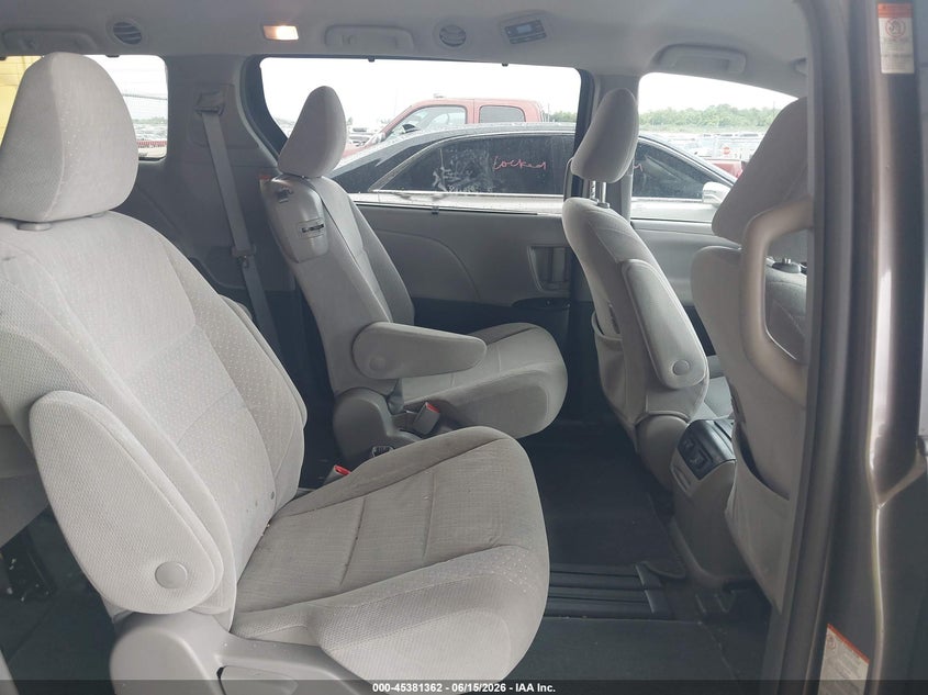 2018 Toyota Sienna VIN 5TDKZ3DC3JS901897 IAAI salvage auction — WATER/FLOOD, Salvage Title, sold $5,100 on 2026-07-24 (photo 8)