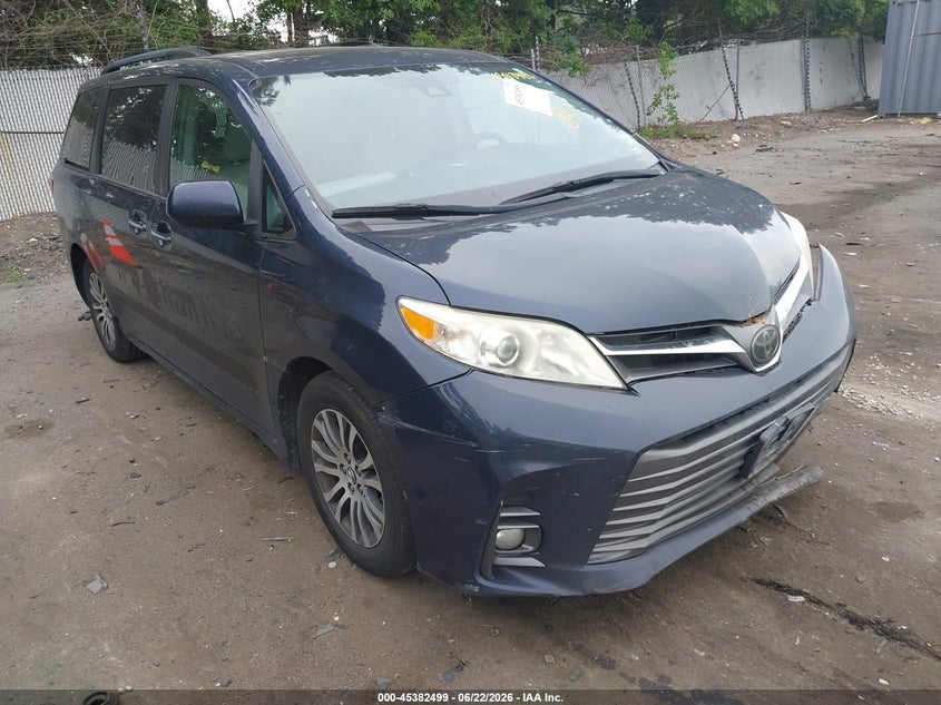 2018 Toyota Sienna VIN 5TDYZ3DC9JS960141 — IAAI salvage auction photo