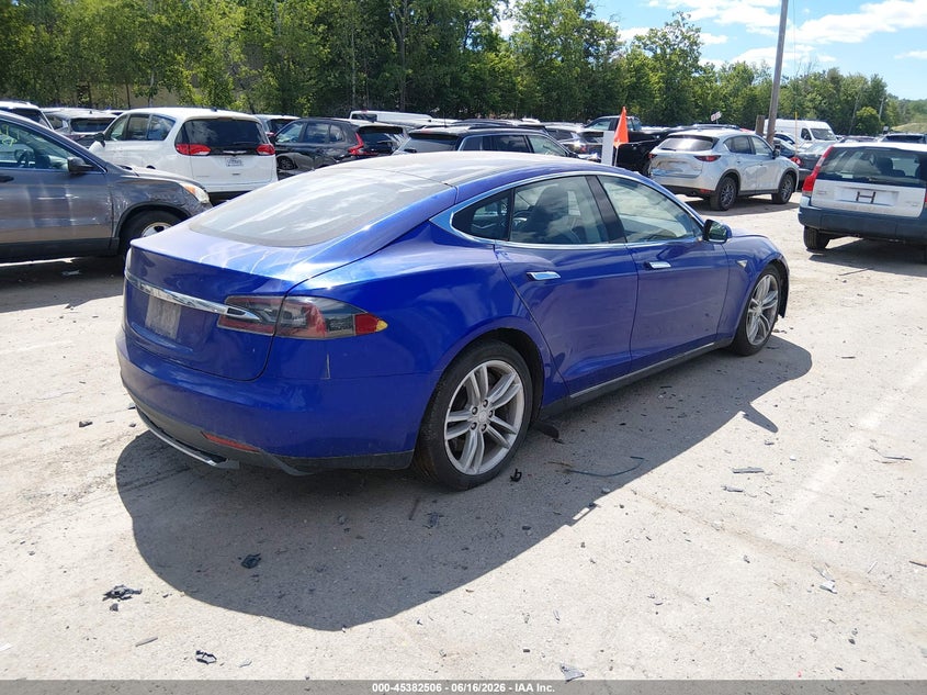 2015 Tesla Model s VIN 5YJSA1S29FF096800 IAAI salvage auction — NORMAL WEAR, Salvage Title, sold $2,500 on 2026-07-22 (photo 4)
