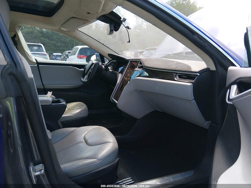 2015 Tesla Model s VIN 5YJSA1S29FF096800 IAAI salvage auction — NORMAL WEAR, Salvage Title, sold $2,500 on 2026-07-22 (photo 5)